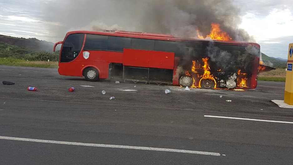 IMAGEN RELACIONADA: Se incendia autobús de la Banda Tierra Sagrada