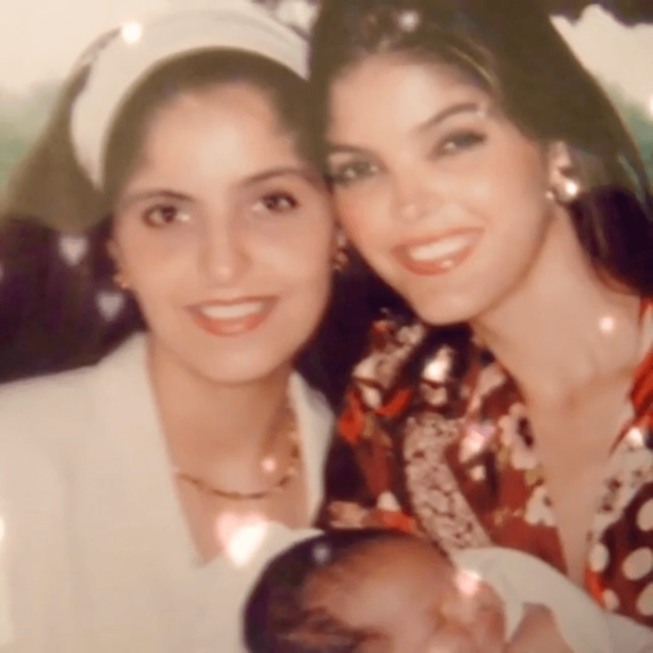 En 2001 Ana Bárbara sufrió la pérdida de su hermana, Marissa Ugalde, quien tenía 26 años de edad cuando falleció en un aparatoso accidente automovilístico.
<br>