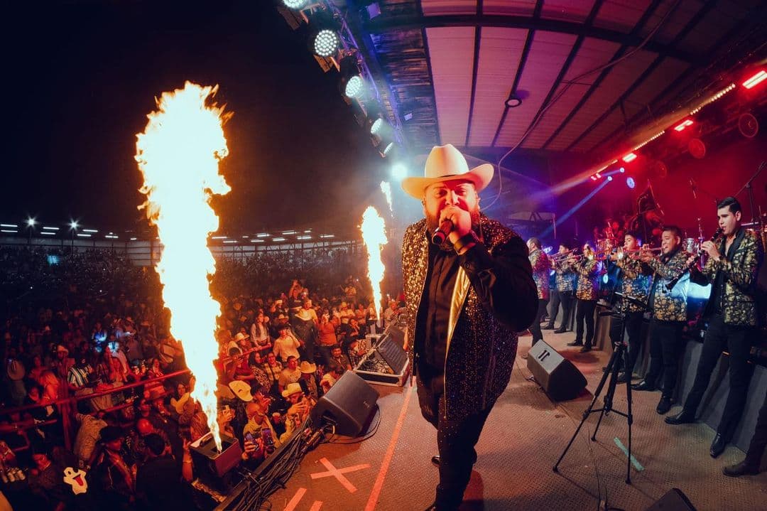 El Fantasma convocó a miles de personas a su concierto en la Feria de Xiconténcatl