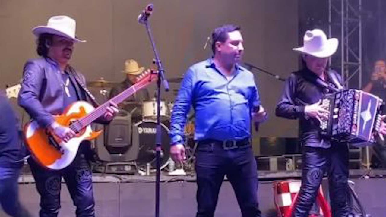 Julión Álvarez cantó en vivo junto a Los Dos Carnales el éxito del momento, 'Cabrón y Vago'