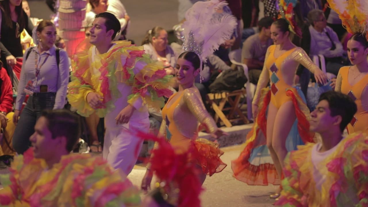 Salsa, cumbia, banda, raeggeton, zumba y más bailes fueron solo algunos de los que pusieron a bailar a la gente en este desfile que duró más de dos horas.