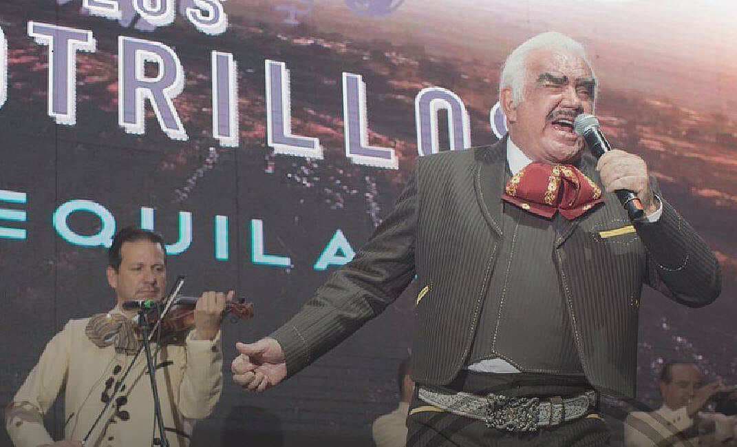Vicente Fernández presenta una leve mejoría en su estado de salud