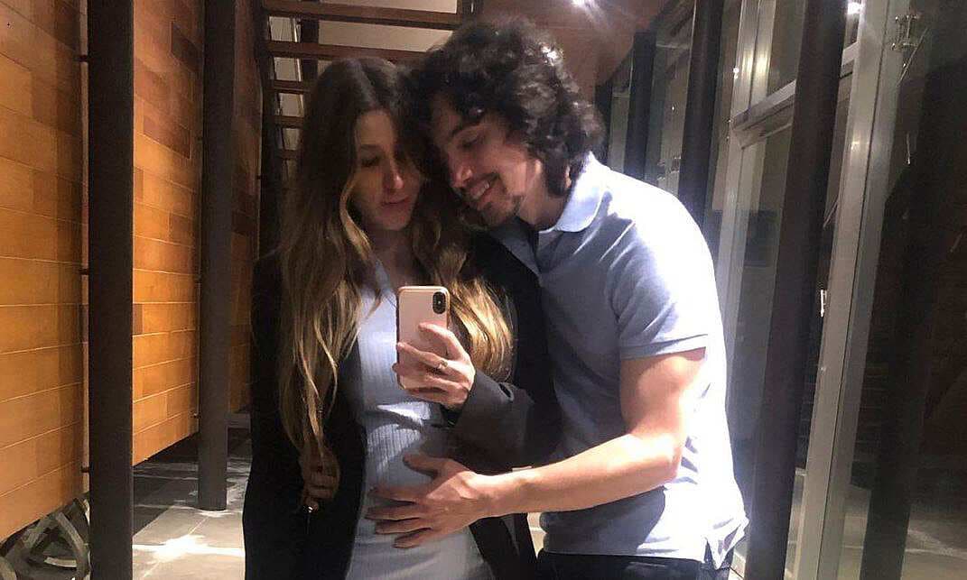 Alex Fernández compartió el ultrasonido de su esposa Alexia Hernández