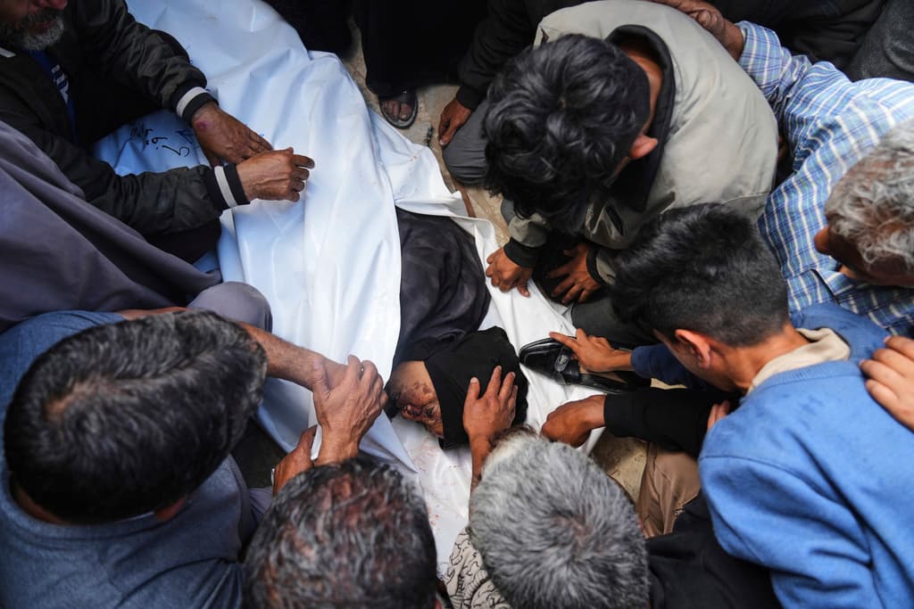 Al menos 27 palestinos muertos en el tercer día de ataques israelíes: la ONU habla de "crimen de guerra"