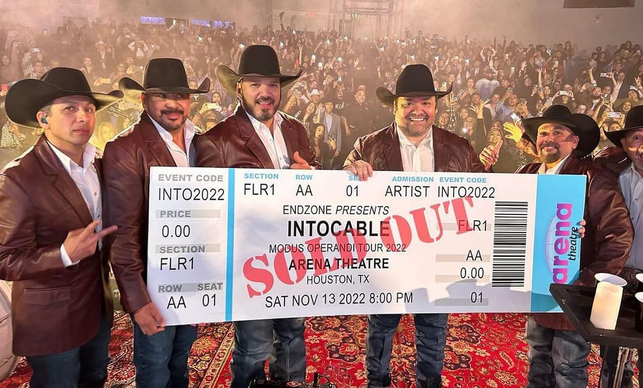 Intocable se presentó con lleno total en Houston
