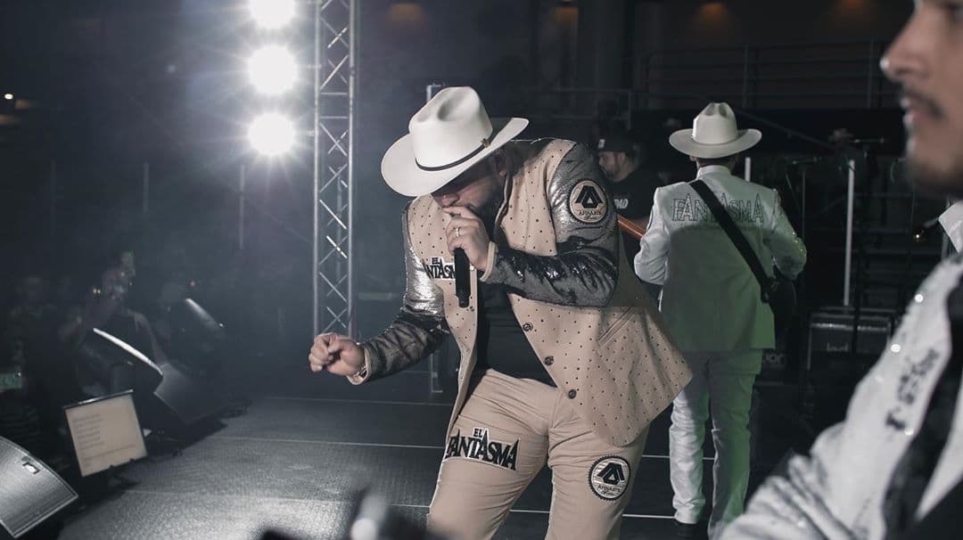 Las redes sociales lo dieron a conocer y es uno de los artistas con mayor impacto y popularidad en Internet.