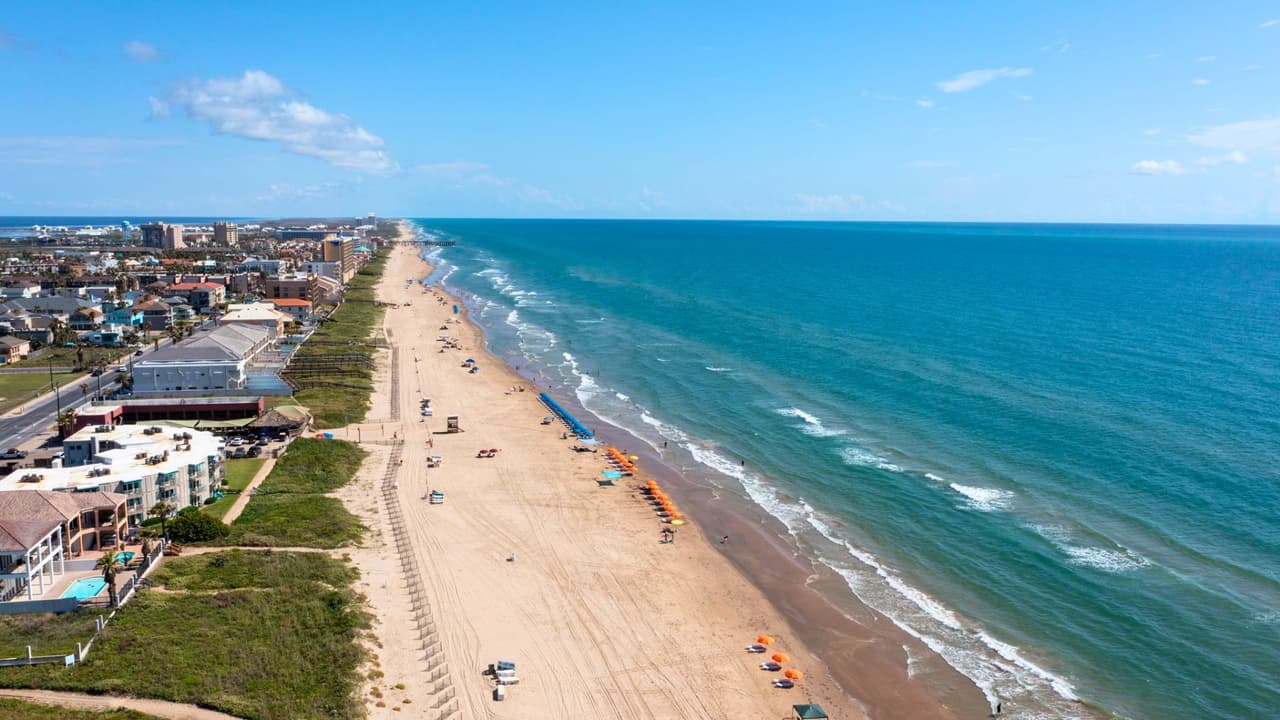 ¡Qué “Padre”! La mejor playa de Texas está a pasos de México, con un mar de cristal y vistas a SpaceX