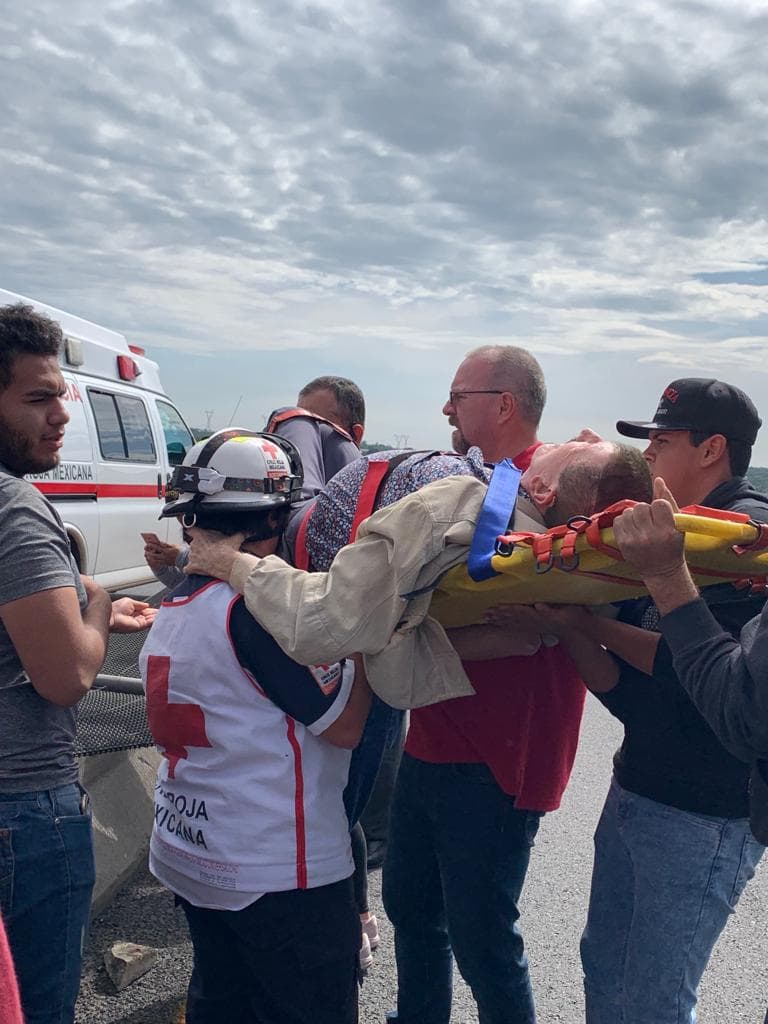 A través de un comunicado de prensa, la Banda Estrellas de Sinaloa, liderada por don Germán Lizárraga, dio a conocer que el músico sufrió de algunas heridas después de un accidente en carretera.