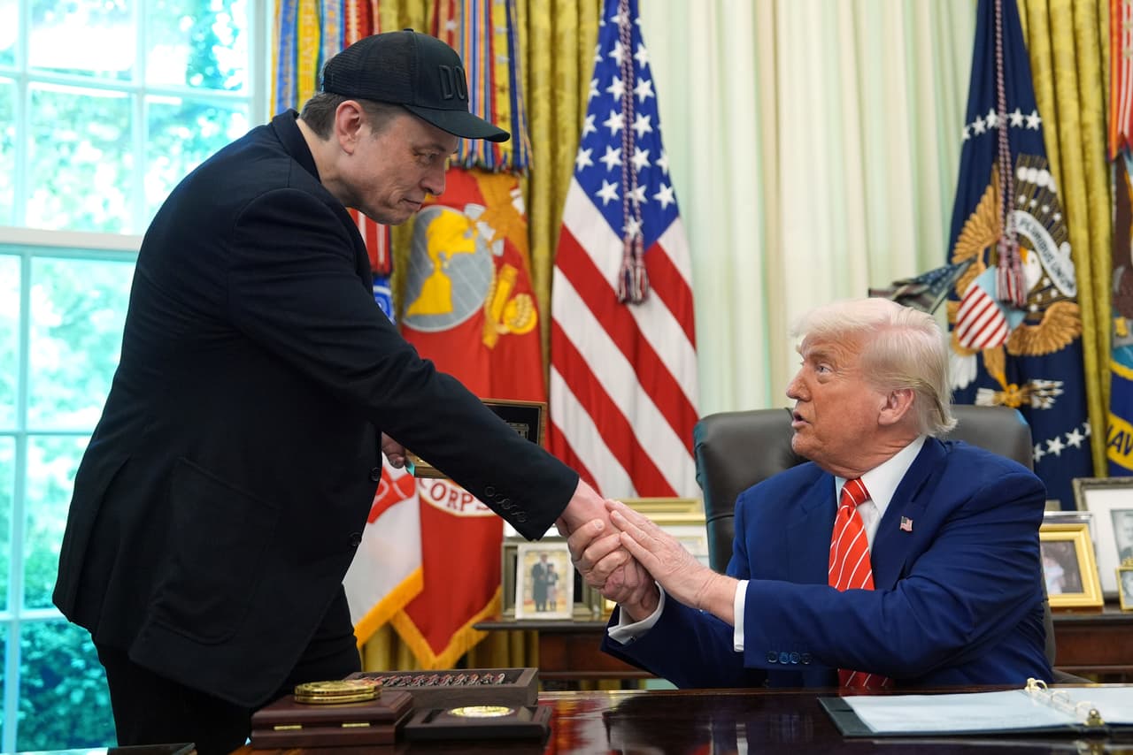 Cómo el 'bromance' entre Elon Musk y Donald Trump se deshizo en acusaciones y críticas mutuas