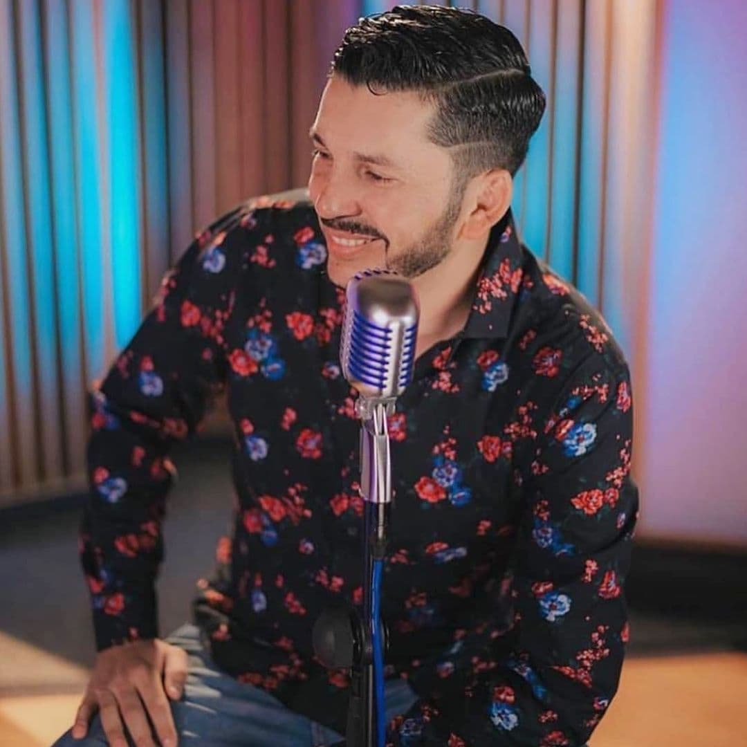Tras 16 años de ser vocalista de Banda Los Recoditos, "El Flaco" lanzará su carrera como solista.