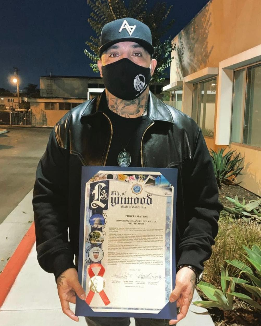 Del Villar ha apoyado a la comunidad afectada por la actual pandemia.