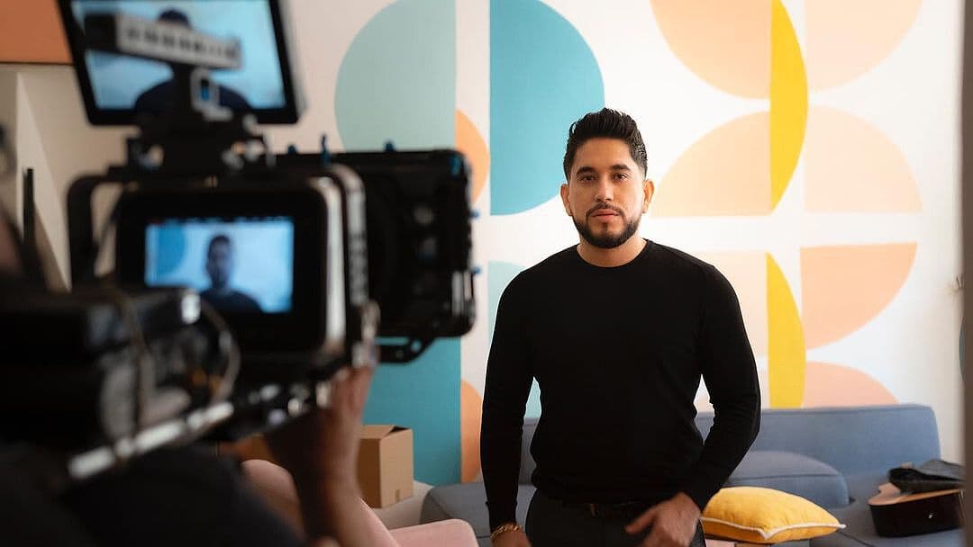 El Bebeto promueve '¿Dónde Estás?', cóver de Los Bukis