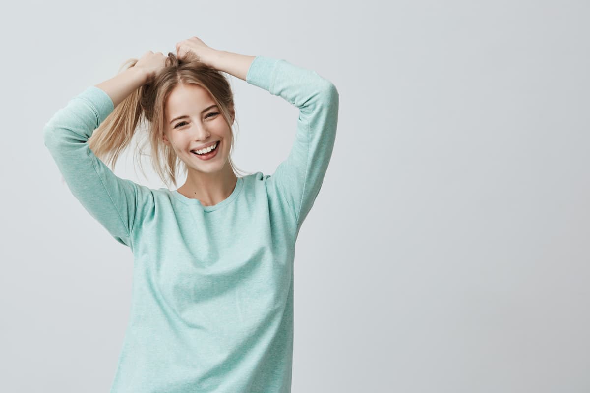 4 errores que cometes al sujetar tu cabello y lo maltratan sin que te des cuenta