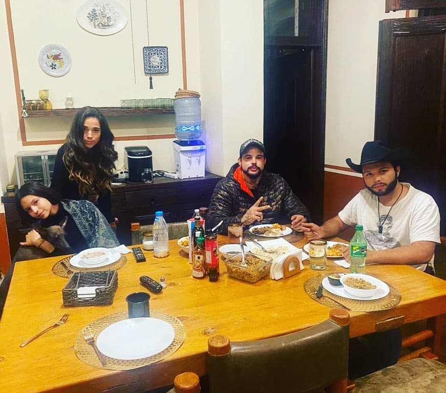 Y no fue hasta este 2021 que Emiliano cumplió sus tres años de libertad condicional en los Estados Unidos y pudo volver con sus familiares. Por ello, sin dudarlo, Pepe Aguilar compartió este gran momento en sus redes sociales.