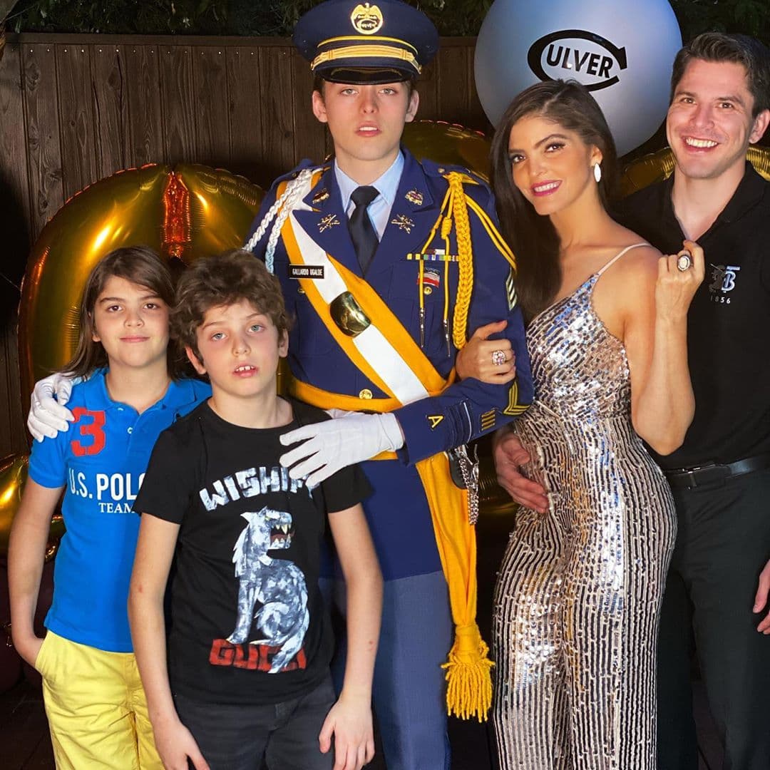 A pesar de que opta por la discreción, el futuro esposo de Ana Bárbara ha aparecido en algunas postales en el Instagram de la intérprete y en ellas se ve la buena relación que lleva con los hijos de Ana.