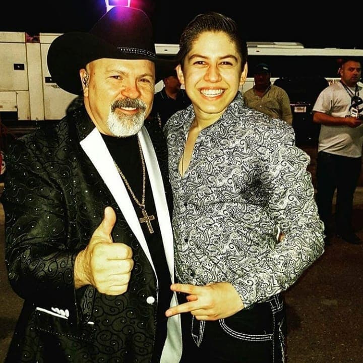 Grupo Los Rojos compartió esta imagen en su Instagram: "Así este triste día, se nos adelantó uno de los grandes. La música está de luto Q.E.P.D el señorón @joseluisayalabravo baterista de los Bravos del Norte...nuestro más sentido pésame para @weroayala83 y toda su familia".