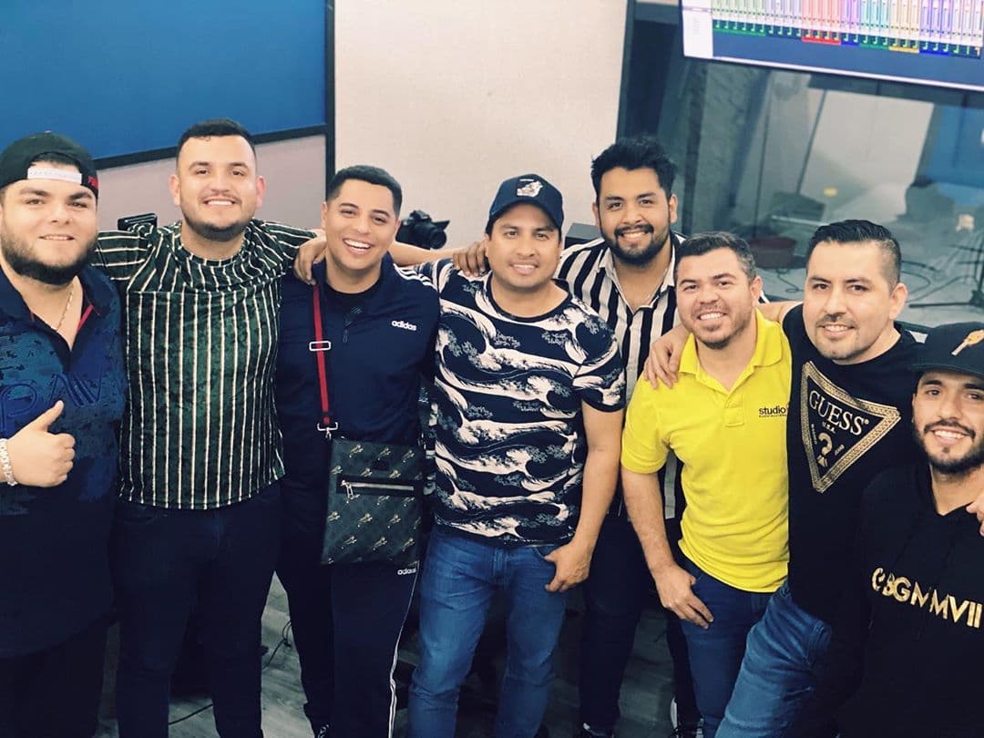 Aún se desconoce la fecha de estreno para esta colaboración, pero esto no detiene a los seguidores de los diferentes grupos,que no pueden esperar más para el estreno del sencillo.