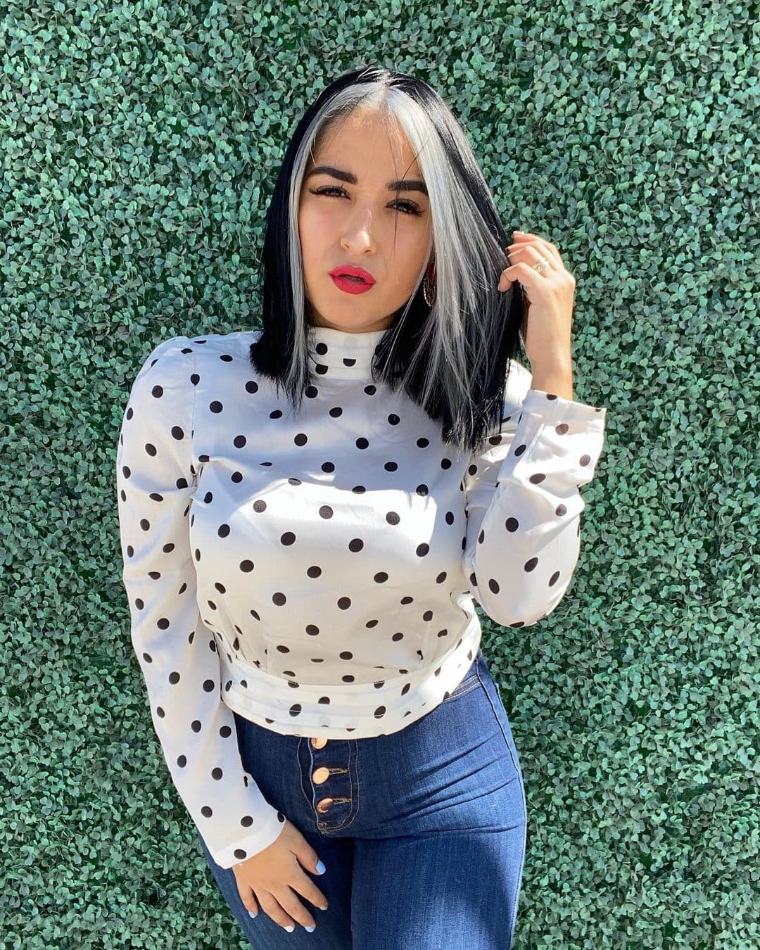 Daisy es madre de dos hijos con el grupero, Geraldine y Gerardo, los que presume en sus redes sociales constantemente. También se le puede ver pasando divertidos momentos al lado de Caz, como cuando se burla de él cuando amanece con resaca, o al acompañarlo en sus viajes y fiestas.