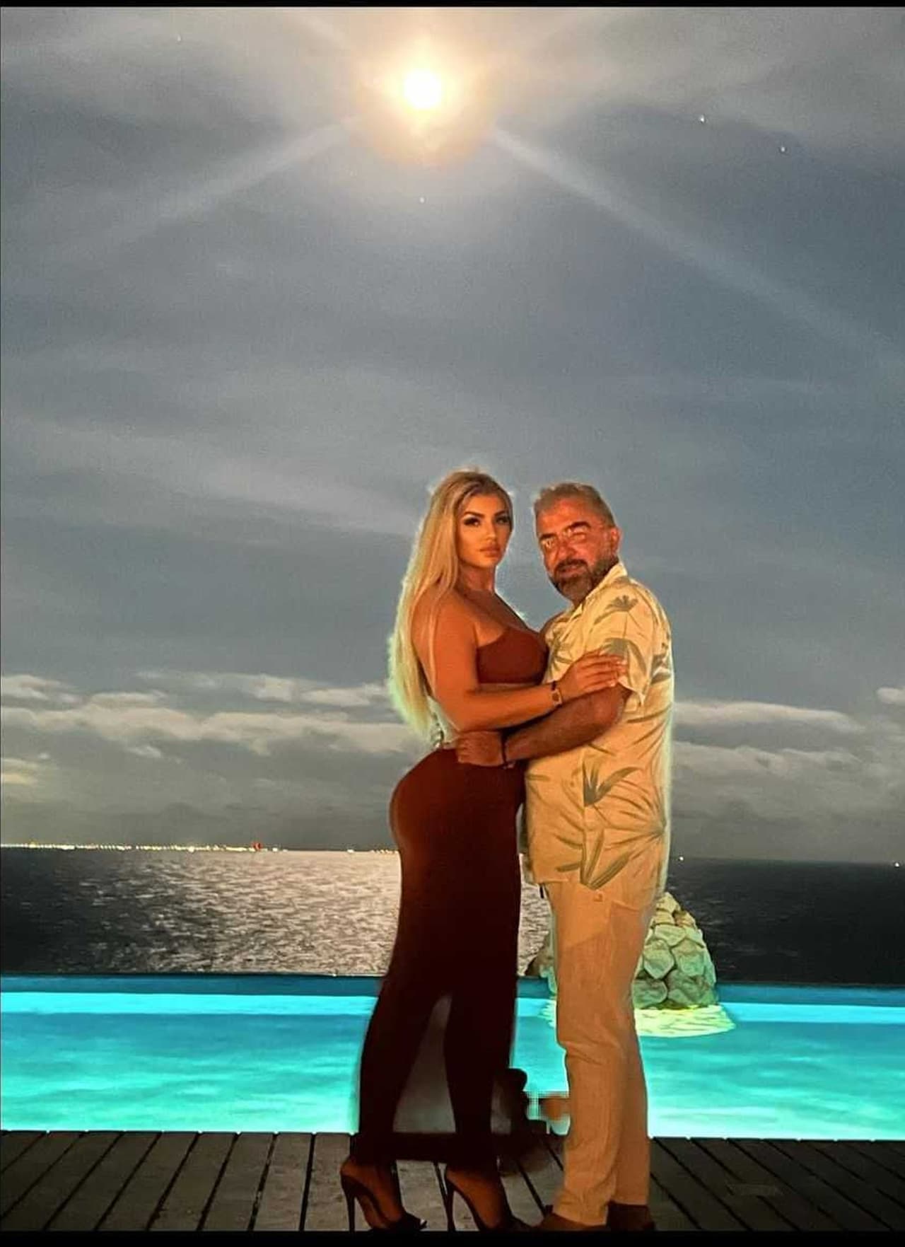 Algunos fans se emocionaron al saber que Vicente Fernández podría abrir un Only Fans con Mariana González.