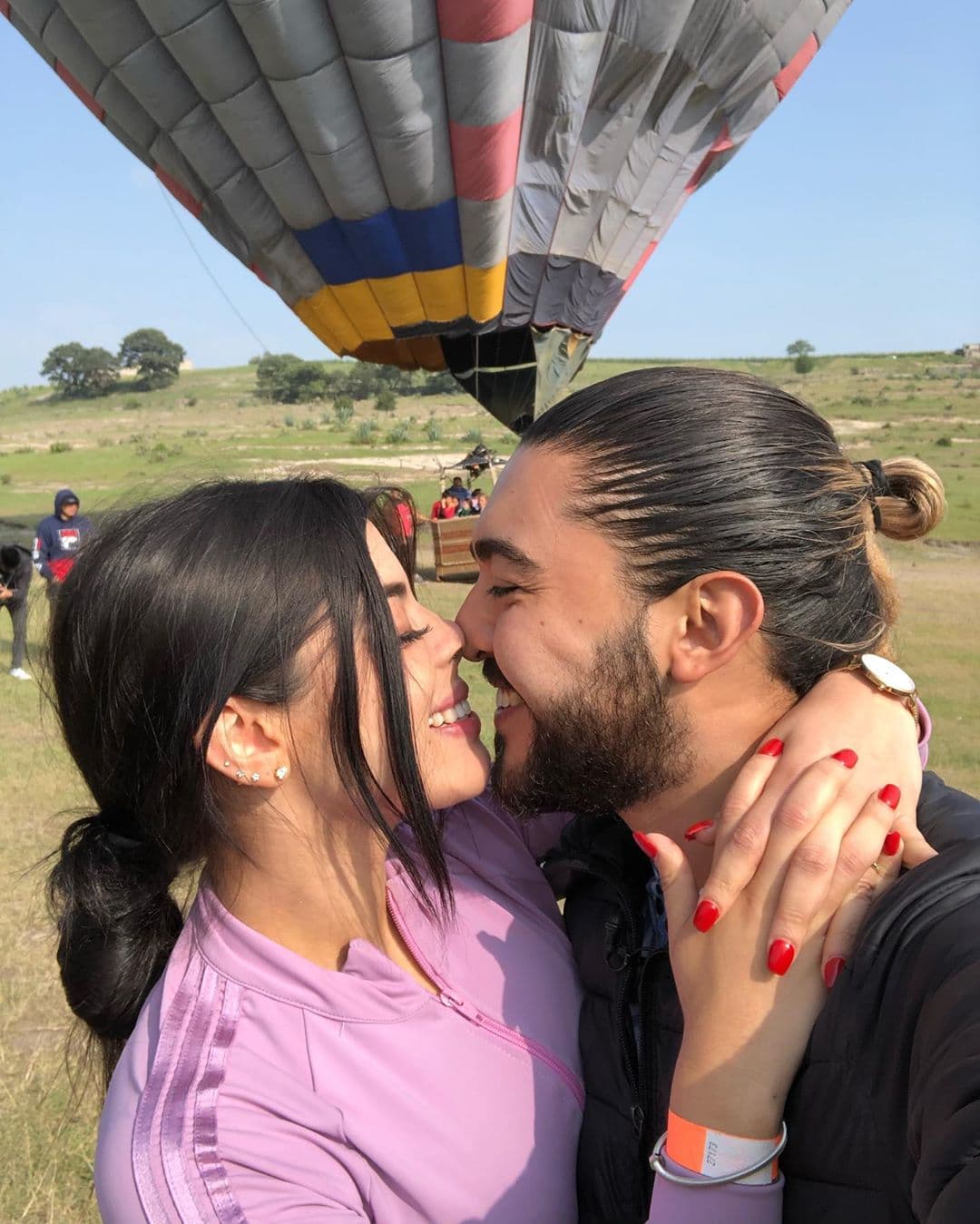 Días después la pareja hizo oficial su relación a través de las redes sociales.