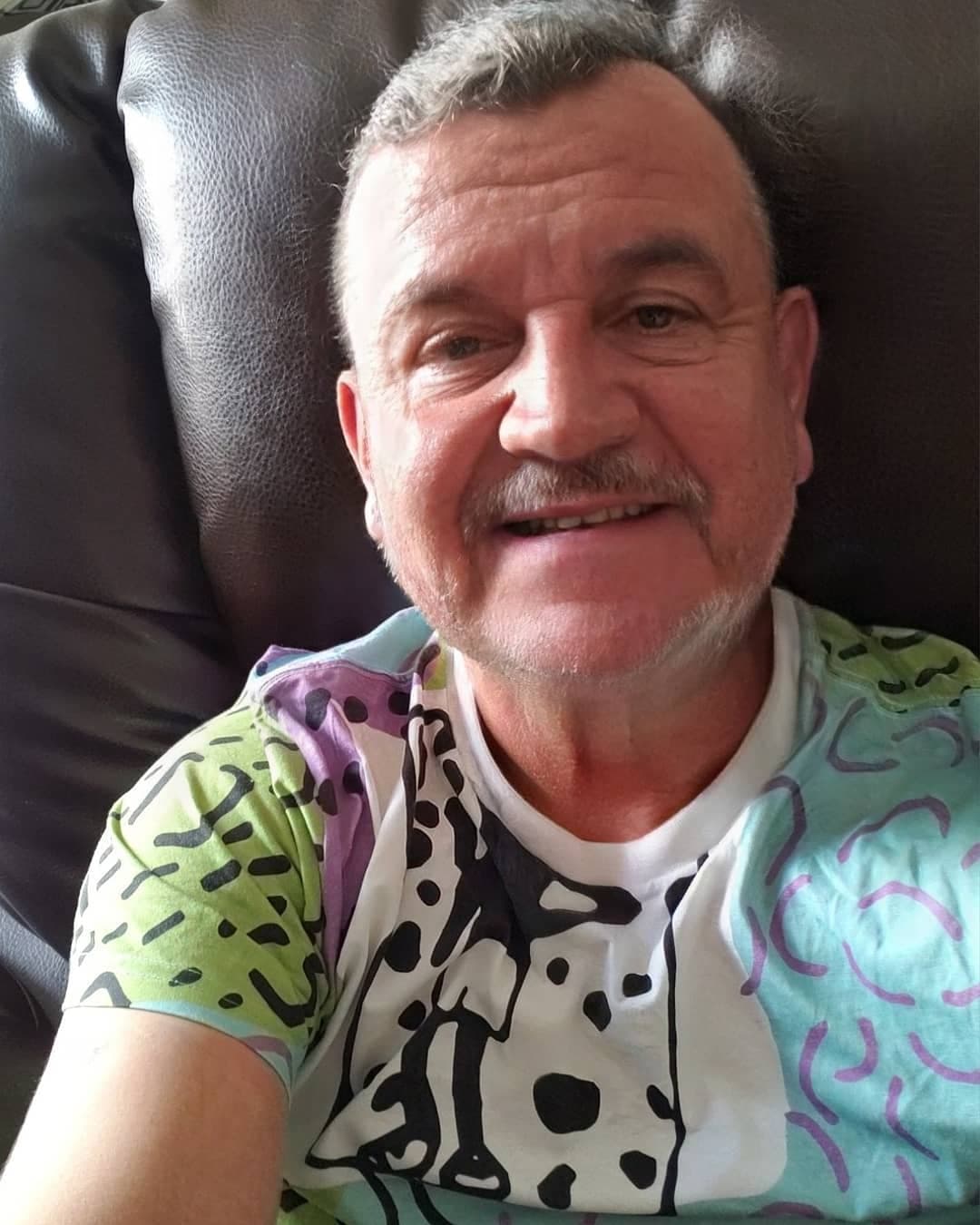 El vocalista de Calibre 50, Edén Muñoz, sorprendió a todos sus seguidores con una foto de cómo se vería dentro de unos años.