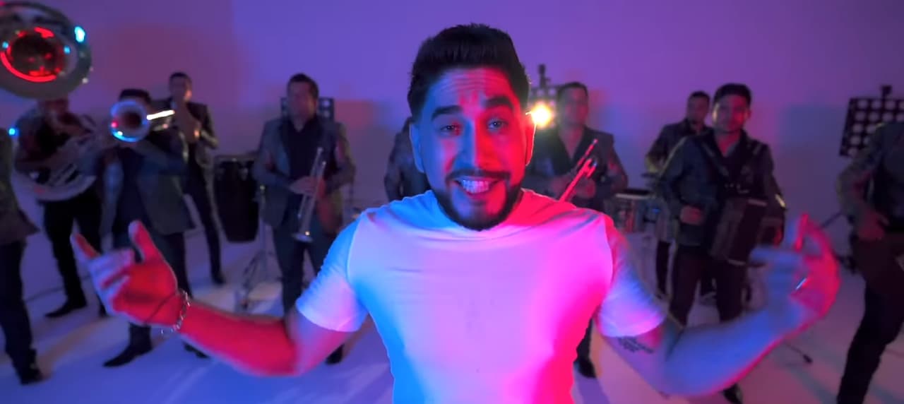 El Bebeto estrenó una canción alegre y aquí te dejamos la letra.