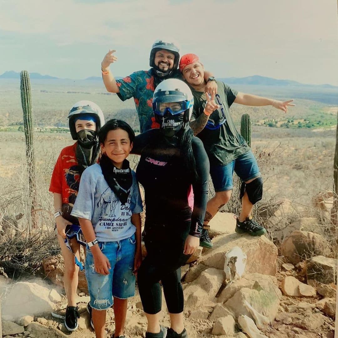Después de su gira por los Estados Unidos y una intensa gira de medios, el joven de 20 años de edad decidió tomarse unas vacaciones en la playa, con su sus seres queridos.