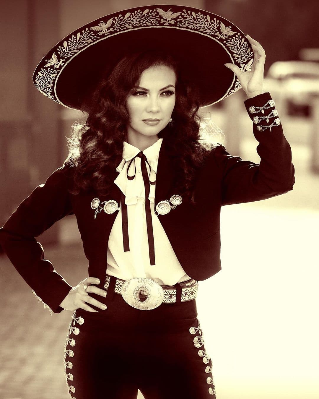 Lupita, nieta de Pedro Infante, estrena versión 'Deluxe' de su álbum 'La Serenata'