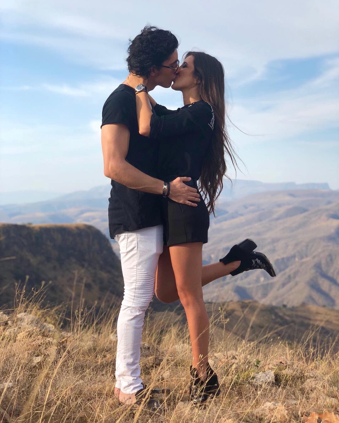 Alex Fernández Jr. ha utilizado sus redes sociales en reiteradas ocasiones, para presumir su relación amorosa con su novia, Alexia Hernández.