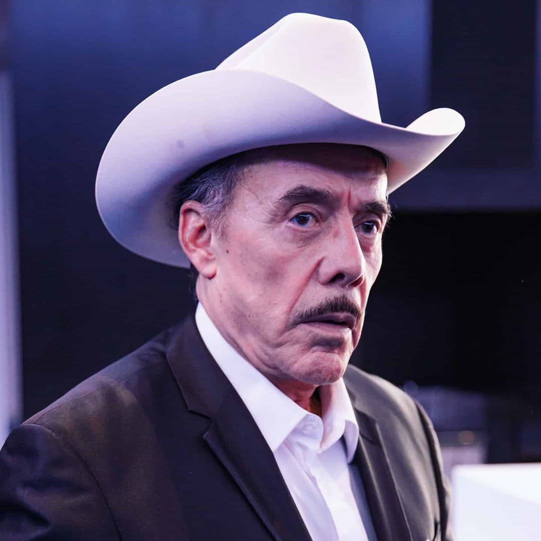 Don Pedro Rivera compartió el amor al regional a sus hijos, pero a Lupillo le compartió también el gran parecido físico.