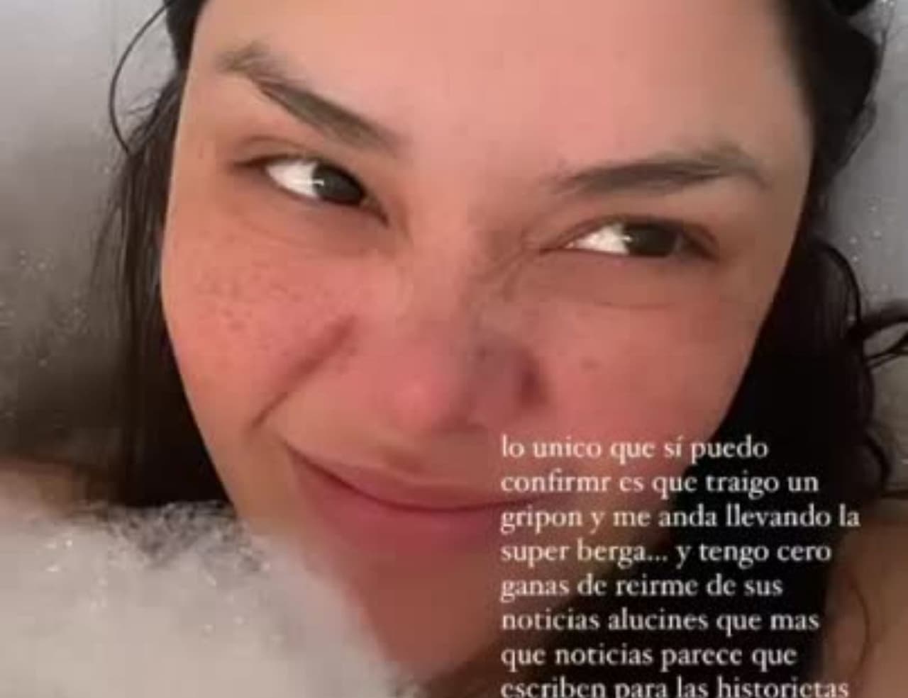 Yuridia aclaró los rumores que aseguraban que estaba emabrazada de su esposa, Matías Aranada.