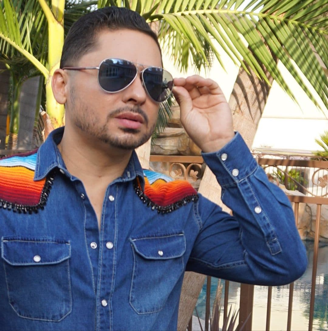 Larry Hernández es todo un influencer en redes sociales. En Instagram cuenta con más de 3 millones de seguidores.