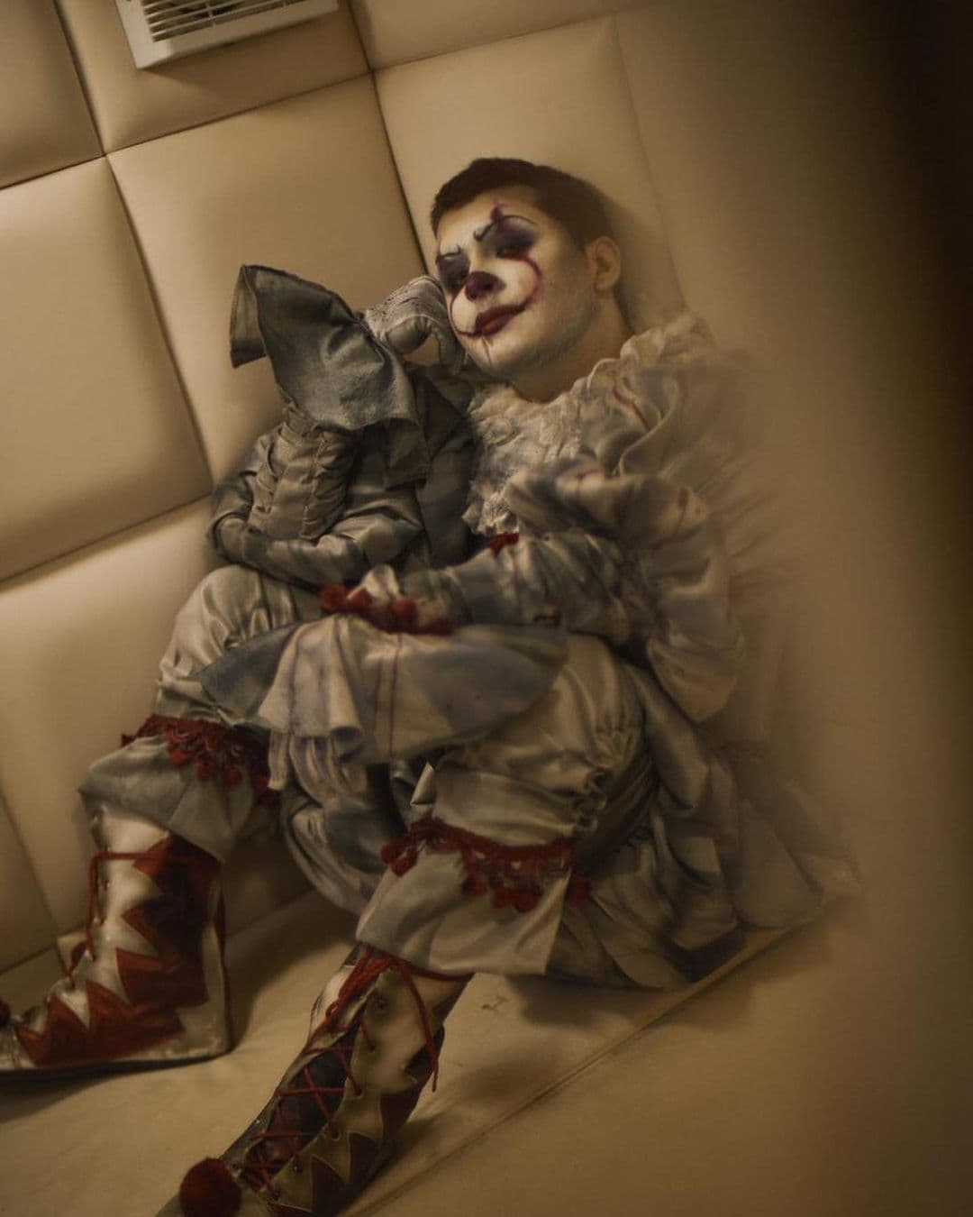 Entre las fotos publicadas, se veían algunas individuales, de pareja y entre amigos, pero en todas ellas, los cantantes lucían muy enamorados.