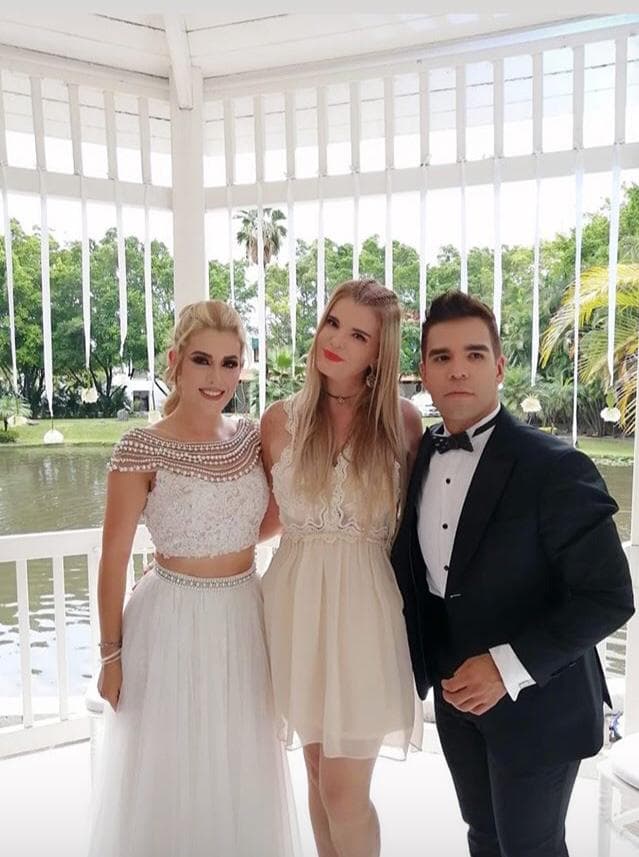 En las fotos y videos se puede ver que muy poca gente fue la que se reunió para celebrar las nupcias entre Emir y Stefanía.