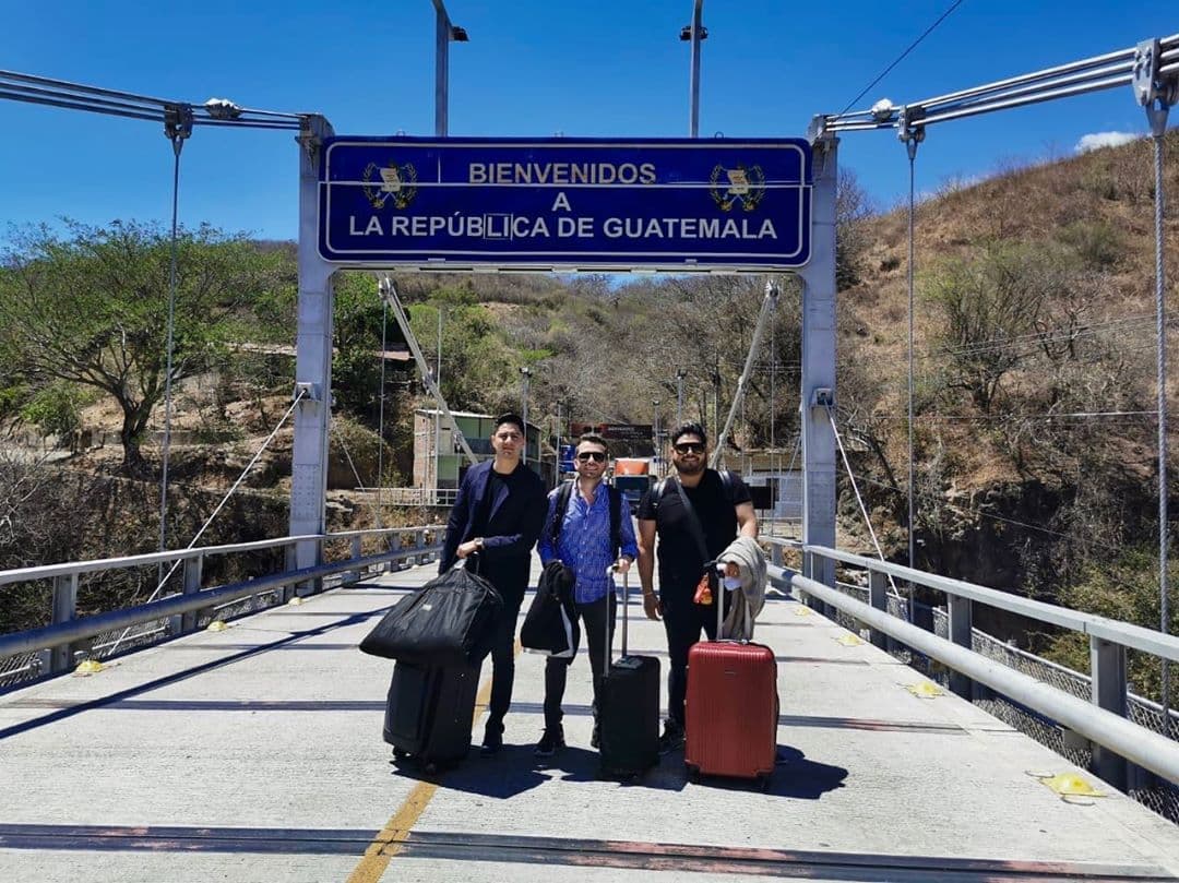 Podrás escuchar éxitos como “En Peligro de Extinción”, “Escondidos”, “El Amor de mi Vida”, interpretados por Memo Garza, Isaac y Jerry.