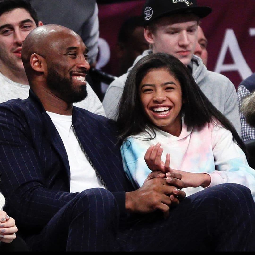 “¡Una tragedia inexplicable! La mera verdad mi más sentido pésame para la familia de @kobebryant y una pequeña con mucho futuro, la vida es solo un rato, siempre ay que recordarle a nuestros seres queridos cuánto los queremos. Que dios me los bendiga mi gente. DEP”, es el mensaje que dejó El Fantasma en su Instagram, junto a la imagen del basquetbolista y su hija.