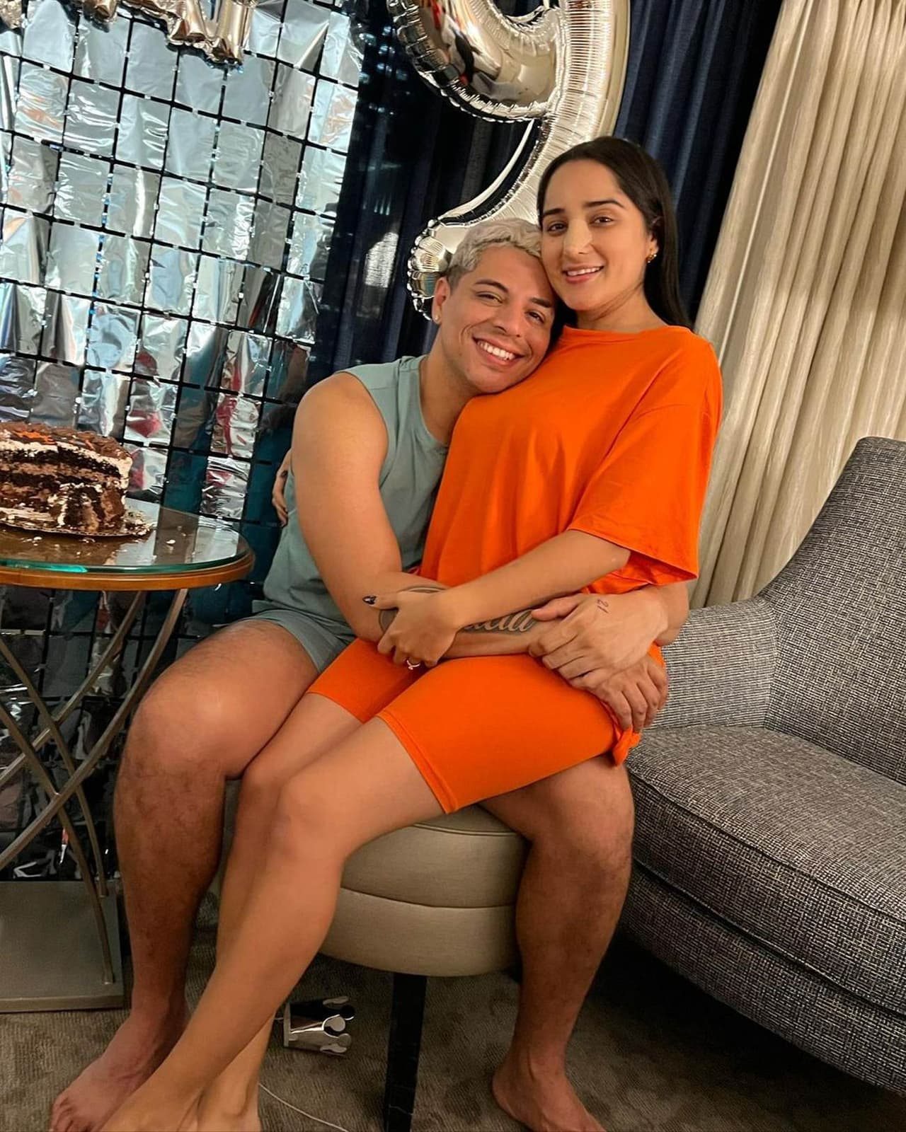 Eduin Caz de Grupo Fime revela qué tan mandilón es con su esposa.