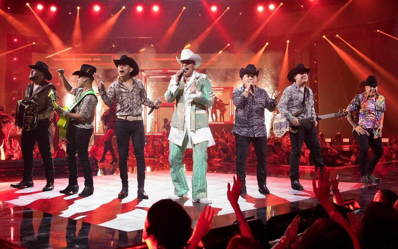 Eduin Caz anunció el estreno del nuevo álbum de Grupo Firme y reveló algunas sorpresas.