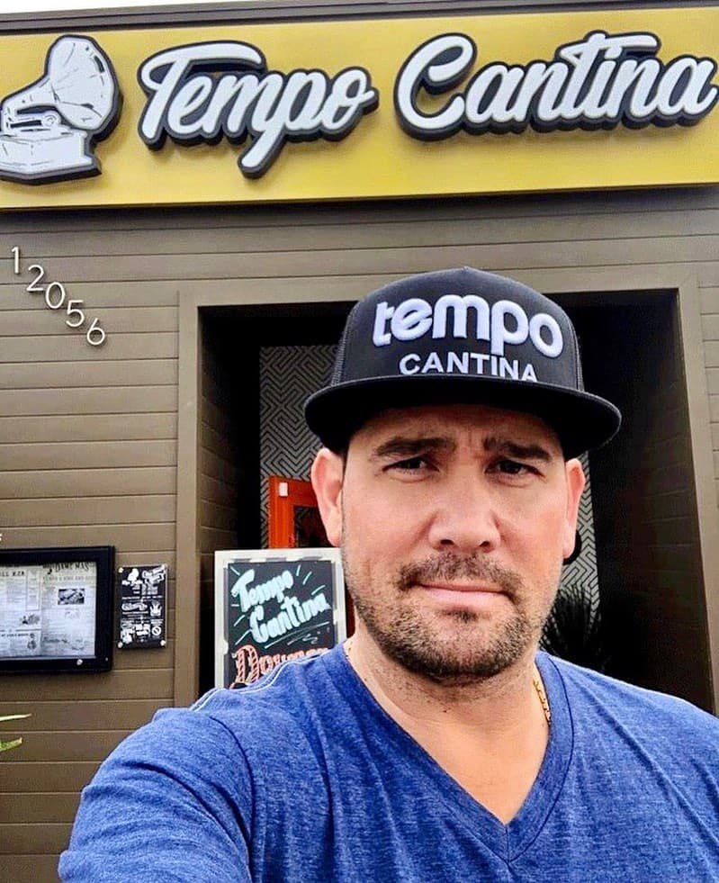 Después de confirmar su separación con Lorenzo Méndez, Chiquis Rivera fue vista con el empresario gastronómico mexicano Jorge Cuevas, mejor conocido como Mr. Tempo.