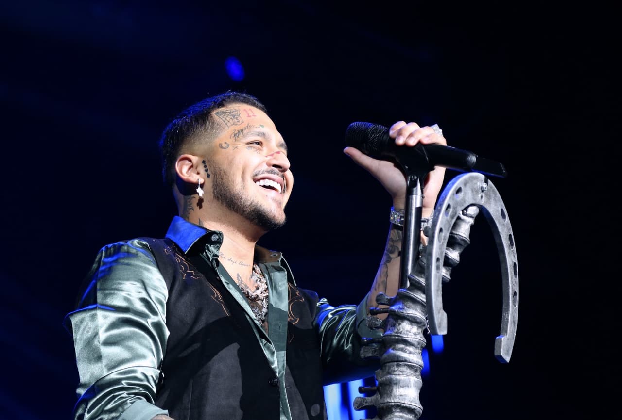 Christian Nodal tiene un tatuaje para representar la amistad con sus mejores amigos.