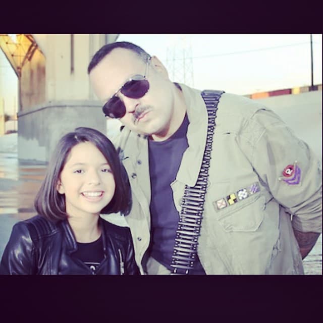 Sin embargo, está muy feliz por haber cumplido su sueño y poder dedicarse a la música, en especial a la de nuestro país. "Desde chiquita siempre me ha gustado mi cultura, saber de donde soy. De las canciones que escuchaban mis abuelos, cómo se vestían, cómo se vestía mi papá... siempre me ha gustado de donde soy y si lo puedo transmitir a las mexicanas igual que yo, o a las mexicoamericanas igual que yo, pues creo que está padrísimo".