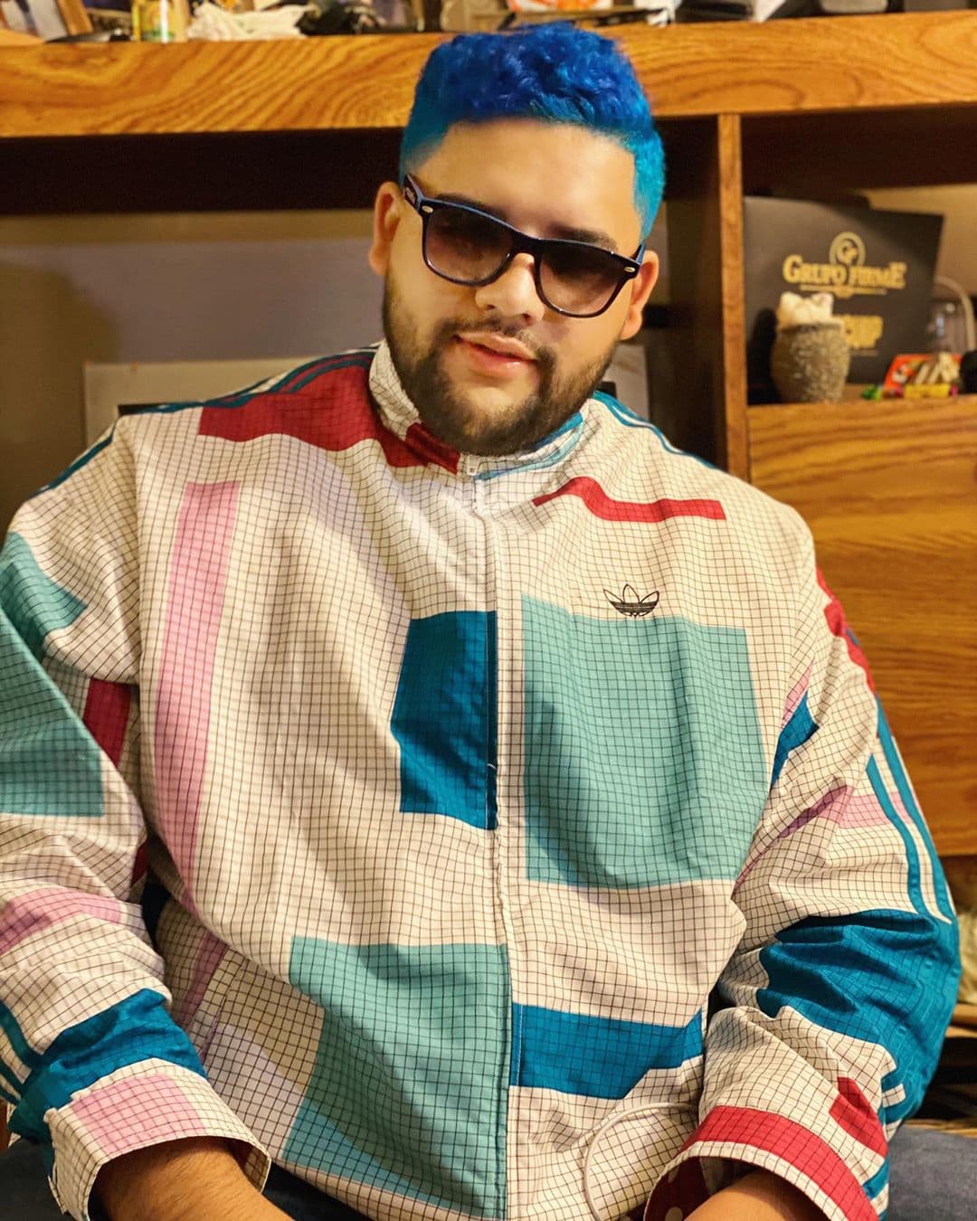 Y por último Dylan, acordeonista de la banda, también se pintó el pelo de azul.