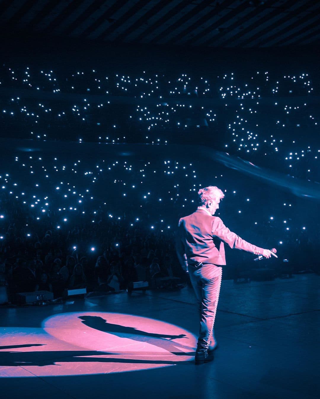 En el segundo concierto, Alejandro Fernández tuvo como invitado a David Bisbal, con quien interpretó el tema “Abriré la Puerta”, éxito incluido en el más reciente álbum del español titulado "En tus Planes".