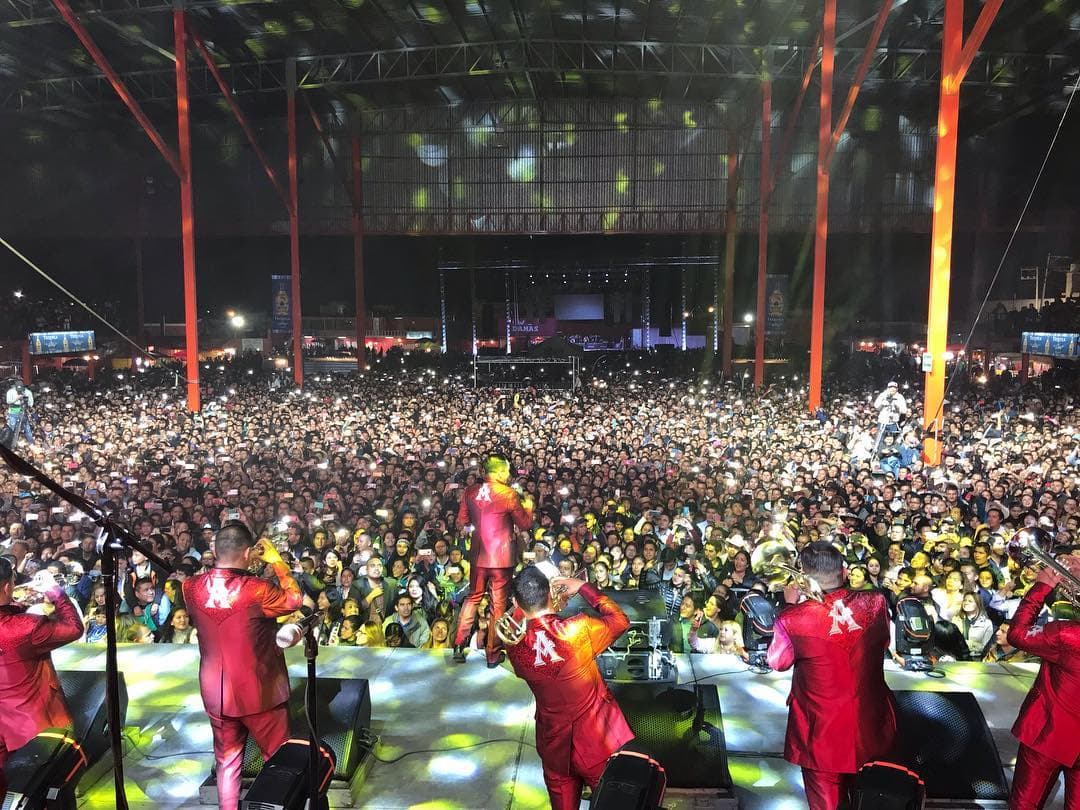 La Arrolladora presume un noviembre con mucha chamba