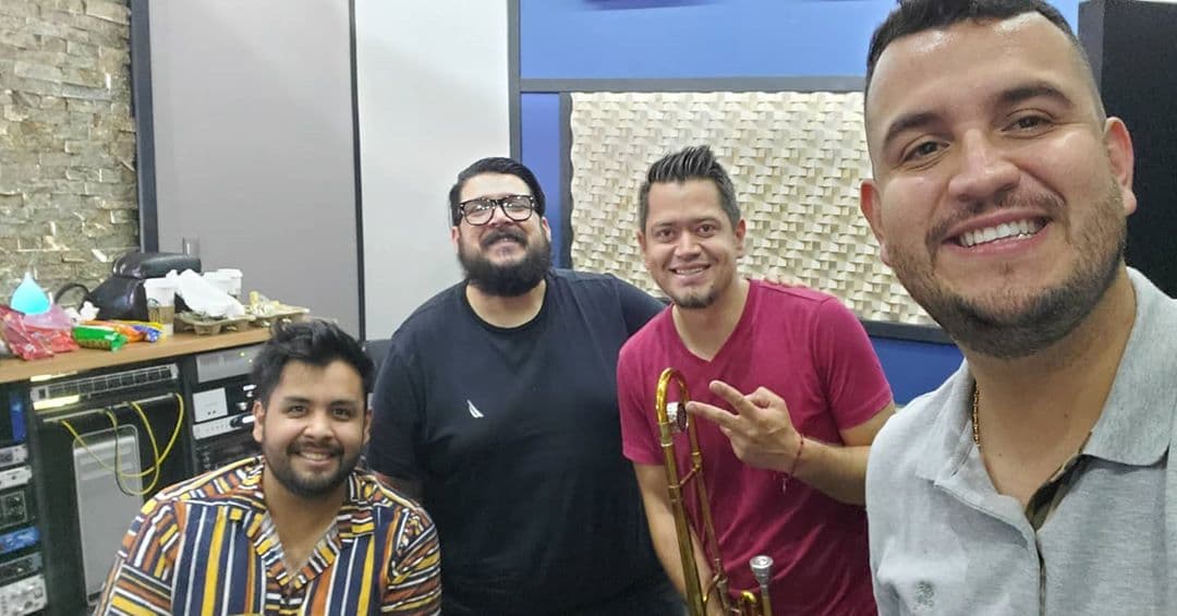 Durante los últimos años el regional mexicano se ha dedicado a crear diferentes alianzas dentro del género, para así apoyarse mutuamente y crecer juntos. Tal es el caso de artistas como Nodal con Ángela Aguilar, Ana Barbara con Bronco y Edwin Luna con ‘El Yaki’.