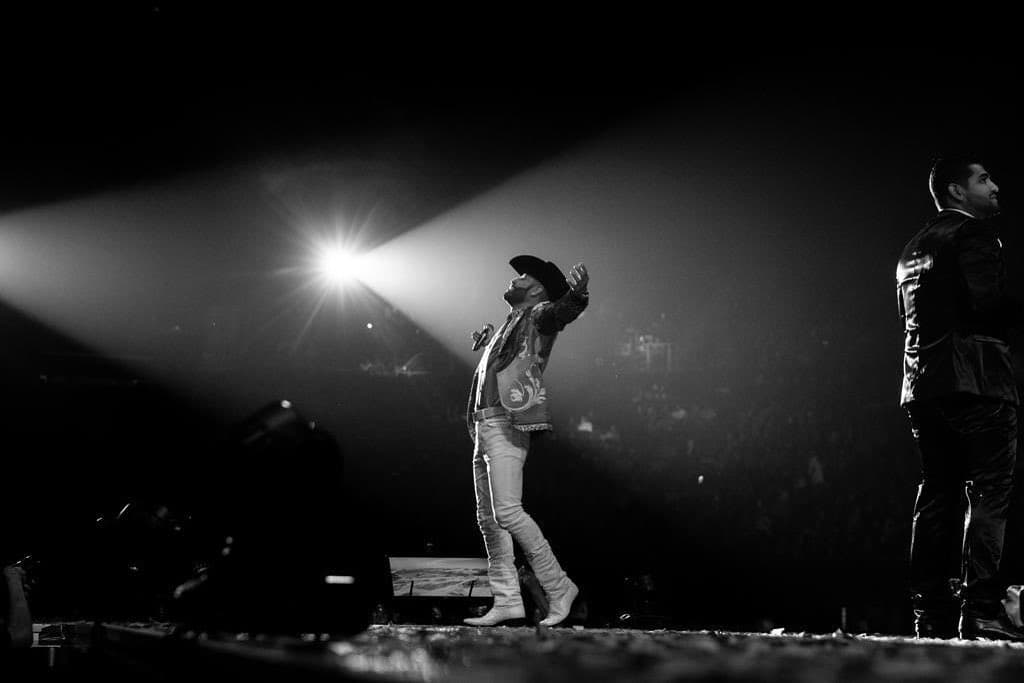 Pancho Barraza es uno de los cantantes y compositores más versátiles de la industria, con sus sencillos “Un Sueño” y ”Pero la Recuerdo”estrenados en este año, lo ha demostrado.