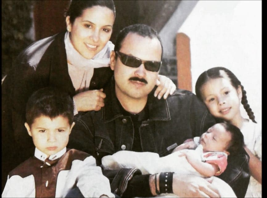 Ángela Aguilar Álvarez nació el 8 de octubre de 2003 en Los Ángeles, California.