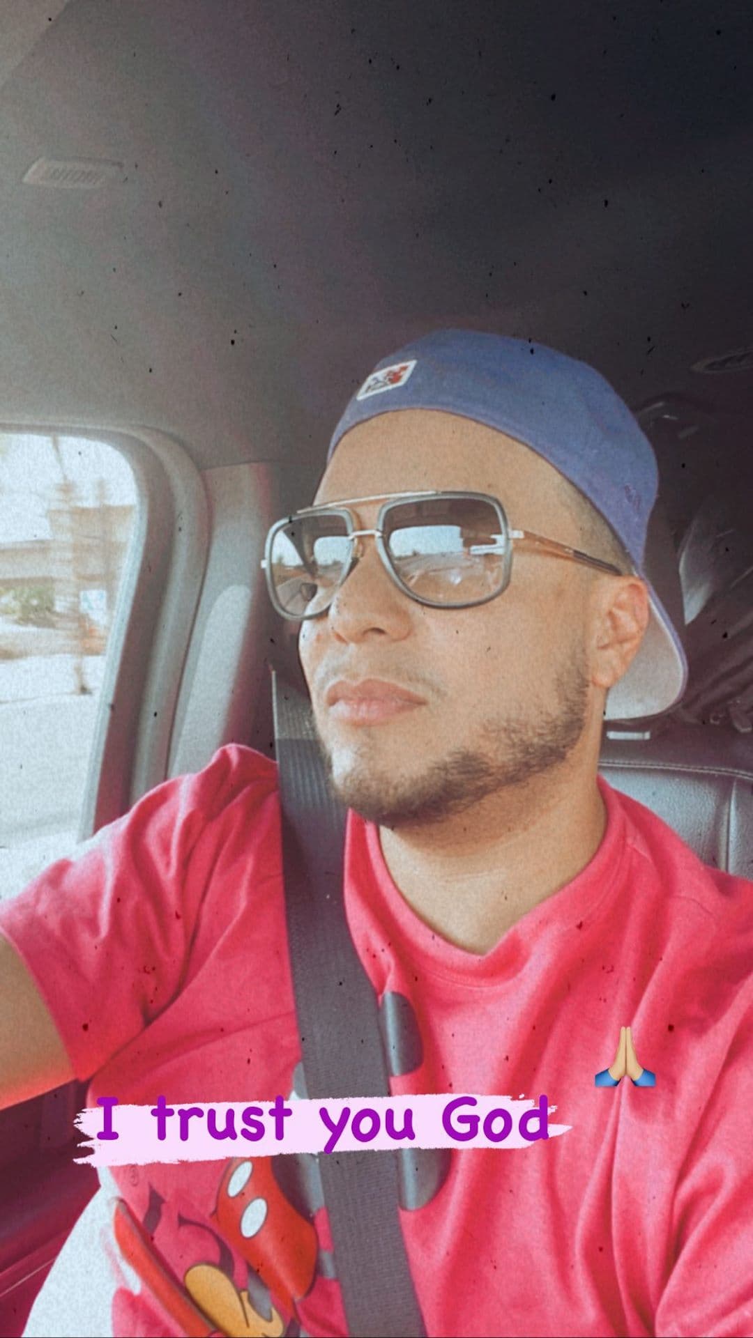 Lorenzo no publicó un comunicado como Chiquis, pero sí compartió una Instagram Story con la frase "confío en ti, Dios". En Twitter también escribió "quieres saber quién te valora y respeta? observa como te trata cuando ya no necesita de ti"; sin embargo, después lo borró y aclaró que no era para Chiquis, "El tweet pasado que borre no es hacia mi esposa. Por favor no seas de amarre navajas", escribió.