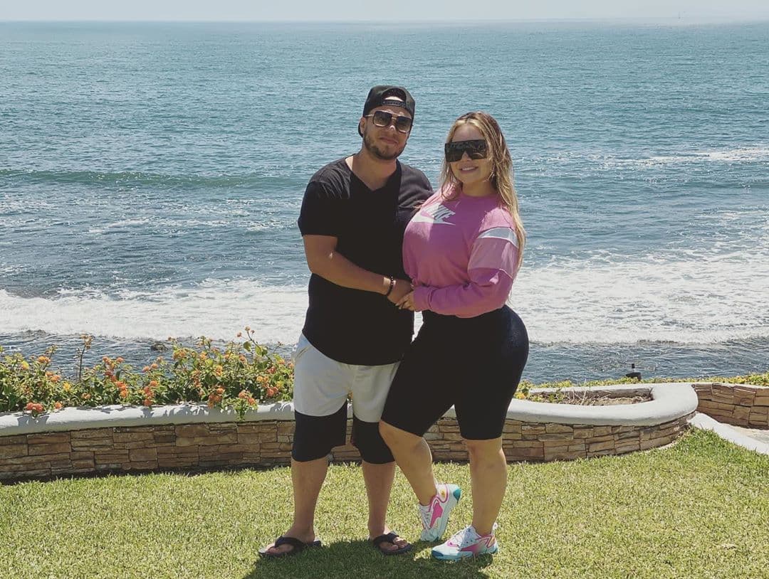 Días después, algunos medios los captaron juntos en una playa de California. Los paparazzi incluso los grabaron besándose y abrazándose, lo cual indicaba una reconciliación.