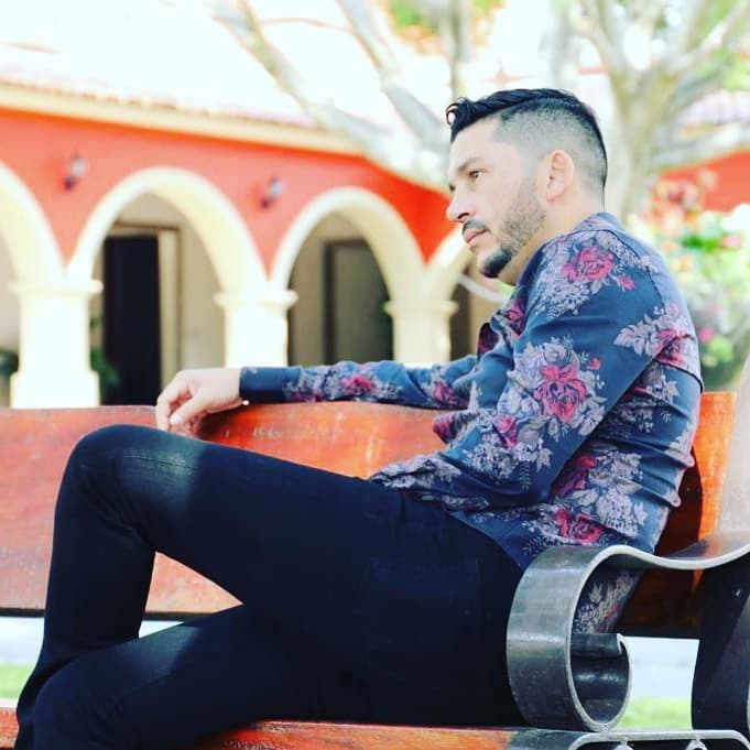 El pasado 7 de enero se confirmó que formará parte de Star Media and Consulting, agencia de talento que cuenta con cantantes como Julión Álvarez, Pancho Barraza, entre otros grandes del género, por lo que se espera que la nueva etapa de “El Flaco” sea exitosa.